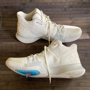 NIKE Kyrie 3 Light Bone Mens's Size 10